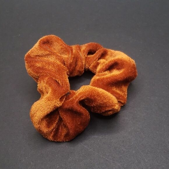 𝅺rust color velvet scrunchie - Picture 1 of 2